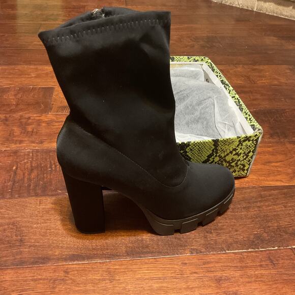 Cape Robbin NWT Chesta Mid Calf Platform Chunky Boots for Women Sz 11 - Picture 1 of 9